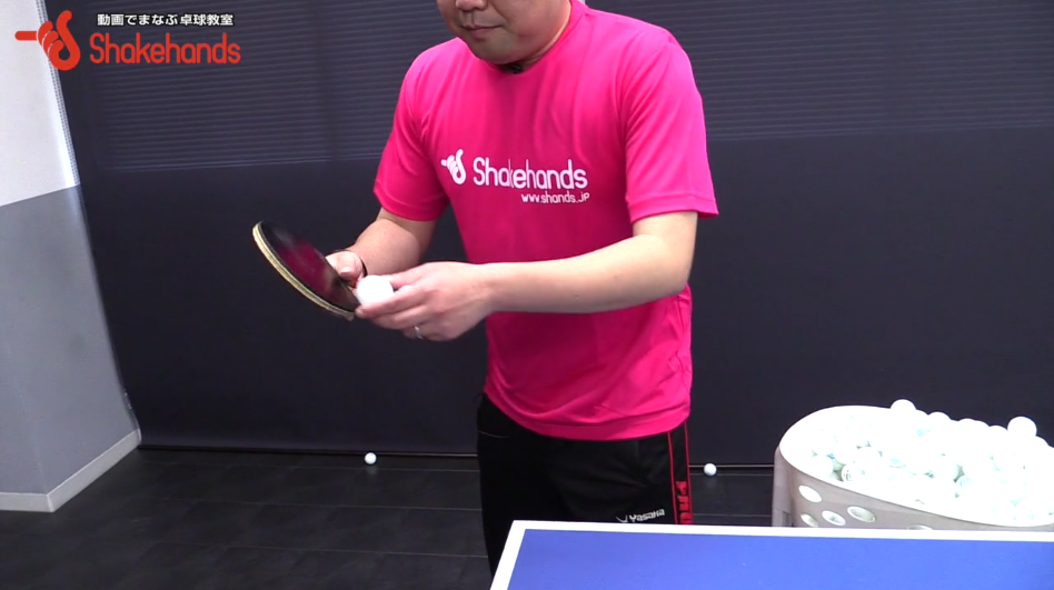 横回転サーブは、ボールの〇〇を巻き込むように!