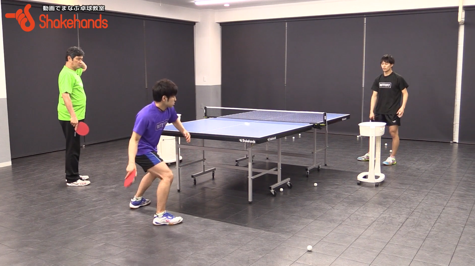 中国のトップ選手は足も動いていますが、それ以上に体幹を上手く使っています。