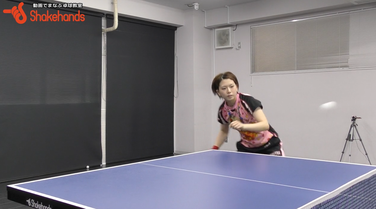 天野優の回り込みフォアドライブ。コースを読ませない