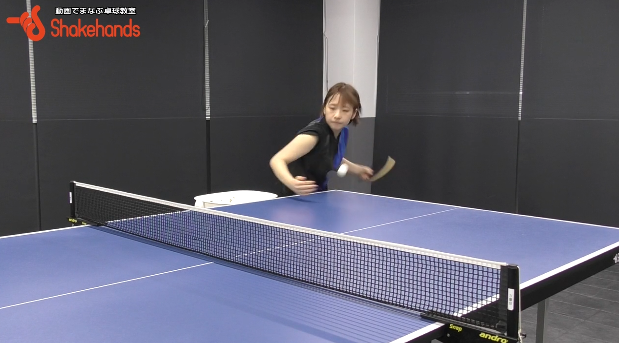【卓球女子】巻き込み横上回転サーブ。当てる位置を変えるby前田美優