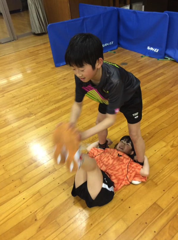 プニョプニョの腹回りを携帯している子供が若干２名