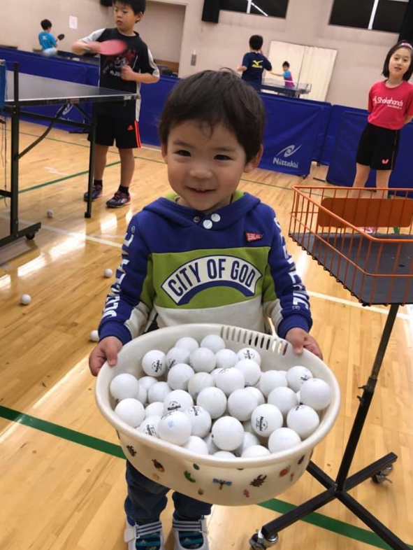 卓球を始めたばかりのチビっ子がたくさん入って来た