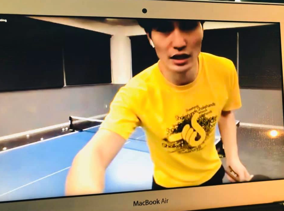 シェークハンズのライブ配信を1日2回のペースで進めています