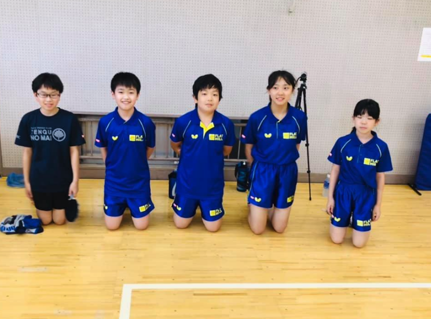 6時間の卓球練習を元気よくプレー