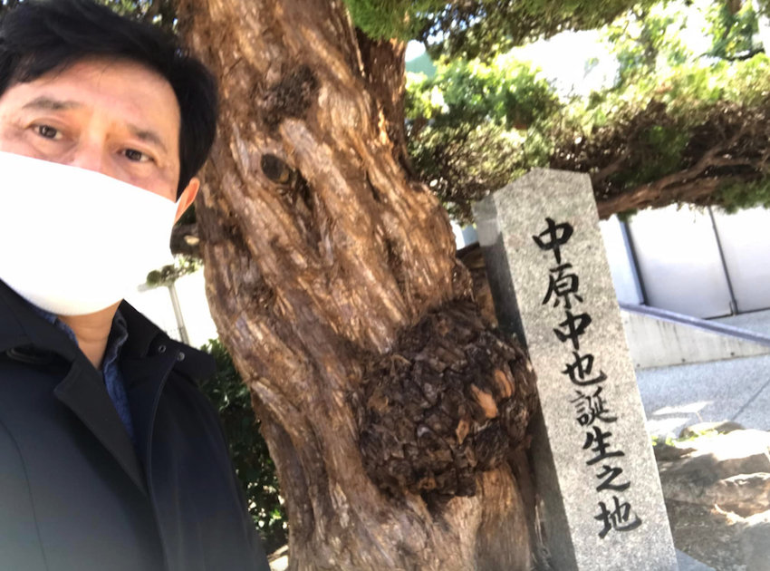 休日も返上して、 通常の部活が終わってから毎日、 前歯の金歯を光らせて、 鬼のように厳しく指導してくれた