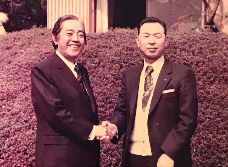 父は田舛義一さんに商売の指南を受けに上京。 田舛義一さんは田舛彦介バタフライ創業者のお父さん