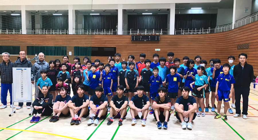 調布市ジュニア卓球強化練習会。 講師は羽佳卓球倶楽部の羽佳さん