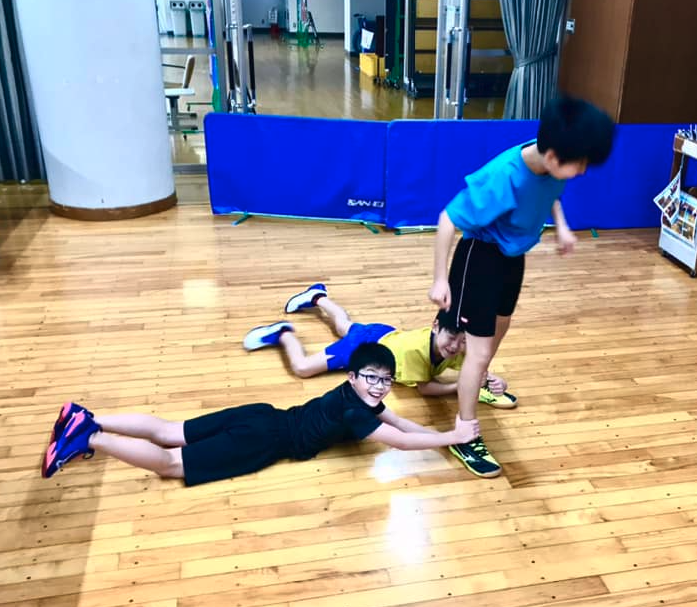 卓球体の使い方に問題点がある打法は、看過せず徹底的に治さないといけません