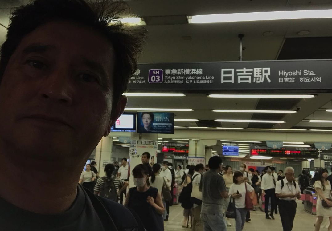 慶應義塾高校 甲子園優勝お祝いの商店街の横断幕