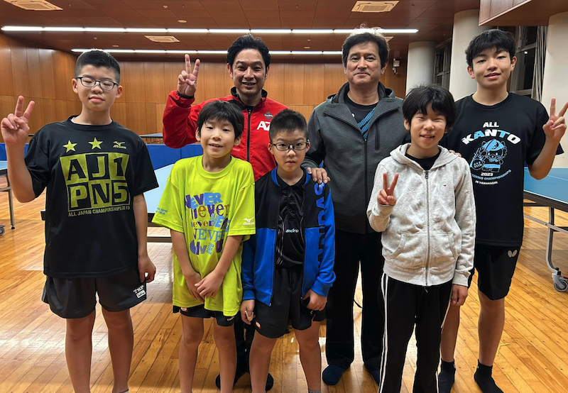 子供たちや地域の人、パラ卓球の選手の指導をされていて卓球話は深夜過ぎても尽きません