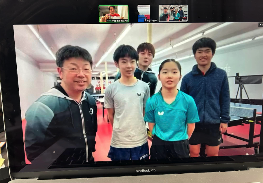 ドイツの板垣ファミリーとLINEビデオ通話で卓球技術ミーティング