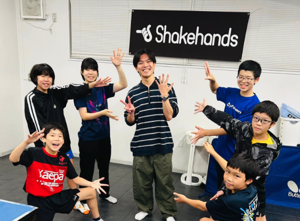 クラブ卒業生の林孝哉が来てくれました。2歳下の宇田幸矢とは仲良くていつも一緒に練習をしていました。
